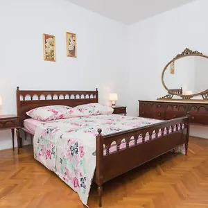 Apartment Dzeki, Split