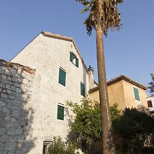 4* krevet i doručak Baguc